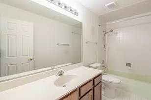 182 Montclair Rd, Vernon Hills, IL 60061 - Photo 11