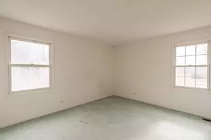 182 Montclair Rd, Vernon Hills, IL 60061 - Photo 9