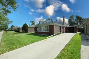 10945 S Lowe Ave, Chicago, IL 60628 - Photo 3