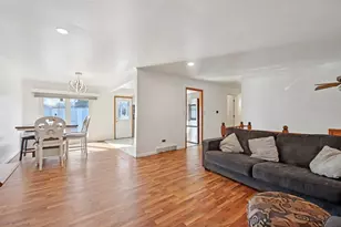 1861 Hollywood Ave, Hanover Park, IL 60133 - Photo 5