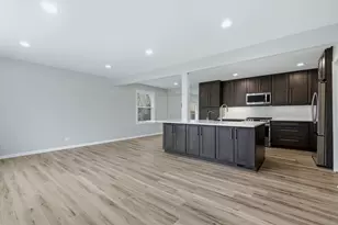 28W032 Roosevelt Rd, Winfield, IL 60190 - Photo 3