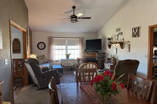 633 Park View St, Pecatonica, IL 61063 - Photo 5