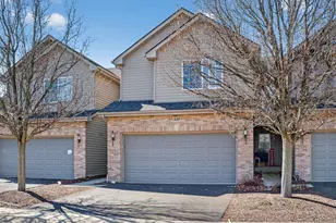 550 Madison Ln, Elgin, IL 60123 - Photo 1