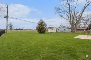 323 Chicago Rd, Oswego, IL 60543 - Photo 23