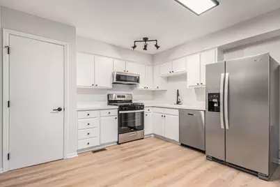 323 Chicago Road, Oswego, IL 60543 - Photo 9