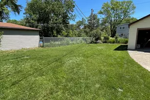 325 Columbia Ave, Des Plaines, IL 60016 - Photo 13