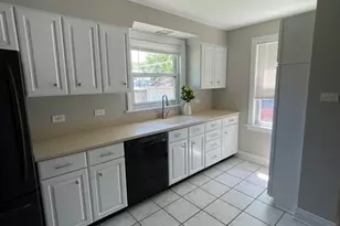 325 Columbia Ave, Des Plaines, IL 60016 - Photo 7