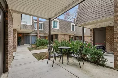 1627 W Belle Plaine Avenue, Chicago, IL 60613 - Photo 23