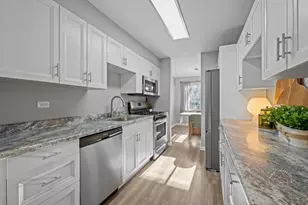 2924 Roberts Dr, Woodridge, IL 60517 - Photo 3