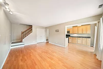 425 Harrison Court, Vernon Hills, IL 60061 - Photo 5