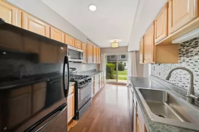 425 Harrison Court, Vernon Hills, IL 60061 - Photo 7