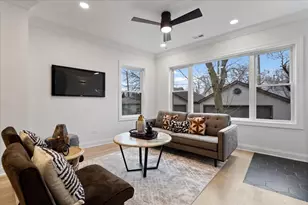 4546 N Knox Ave, Chicago, IL 60630 - Photo 15