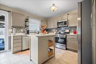 3509 Ballyford Dr, Bloomington, IL 61704 - Photo 5