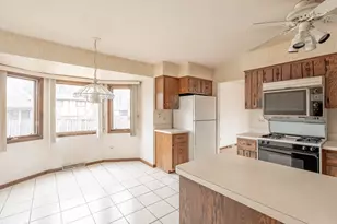 18549 Olde Farm Rd, Lansing, IL 60438 - Photo 5