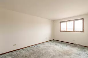 18549 Olde Farm Rd, Lansing, IL 60438 - Photo 9