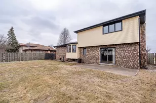 18549 Olde Farm Rd, Lansing, IL 60438 - Photo 15