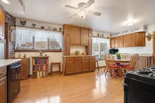 613 Tanglewood Dr, Streamwood, IL 60107 - Photo 5