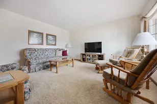613 Tanglewood Dr, Streamwood, IL 60107 - Photo 3