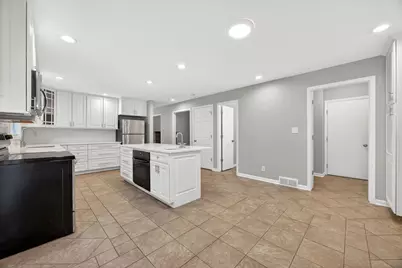 936 Hawthorne Drive, Crystal Lake, IL 60014 - Photo 11