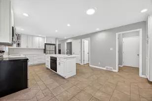 936 Hawthorne Dr, Crystal Lake, IL 60014 - Photo 11