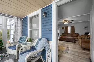 207 Second St, Elgin, IL 60123 - Photo 3