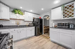 207 Second St, Elgin, IL 60123 - Photo 7