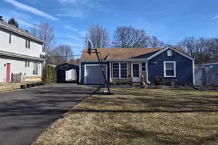 207 Second St, Elgin, IL 60123 - Photo 1