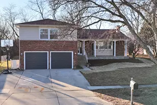 4490 Capstan Dr, Hoffman Estates, IL 60192 - Photo 1