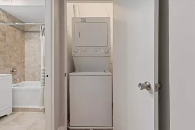 609 W Melrose Street #2, Chicago, IL 60657 - Photo 15