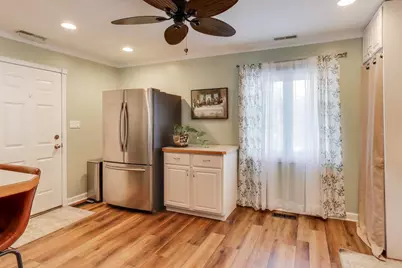 119 Lake Drive, Lake in the Hills, IL 60156 - Photo 7