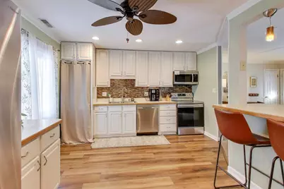 119 Lake Drive, Lake in the Hills, IL 60156 - Photo 5