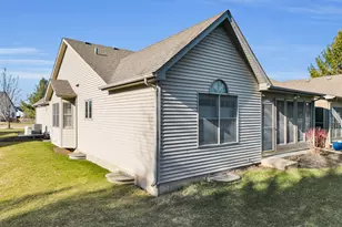 623 Hampshire Dr, Hampshire, IL 60140 - Photo 5