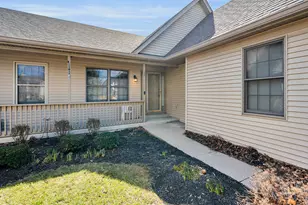 623 Hampshire Dr, Hampshire, IL 60140 - Photo 3