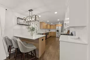 526 S Springinsguth Rd, Schaumburg, IL 60193 - Photo 9