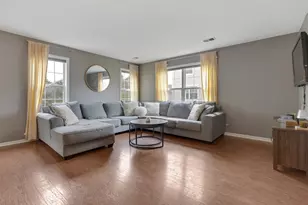 283 Ashbury Ln W, Roselle, IL 60172 - Photo 11