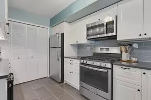 283 Ashbury Ln W, Roselle, IL 60172 - Photo 9