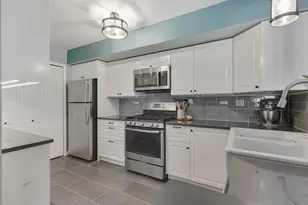 283 Ashbury Ln W, Roselle, IL 60172 - Photo 7