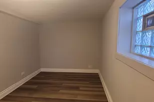 8429 S Marquette Ave, Chicago, IL 60617 - Photo 5