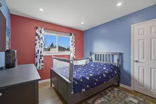 2469 Parkwood Ln, Des Plaines, IL 60018 - Photo 13