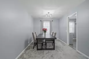 2469 Parkwood Ln, Des Plaines, IL 60018 - Photo 5