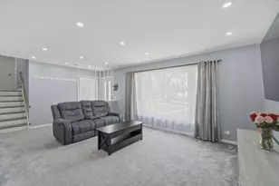 2469 Parkwood Ln, Des Plaines, IL 60018 - Photo 3