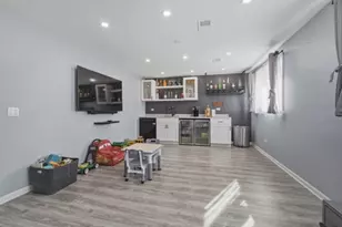 2469 Parkwood Ln, Des Plaines, IL 60018 - Photo 17