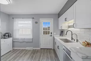 2469 Parkwood Ln, Des Plaines, IL 60018 - Photo 9