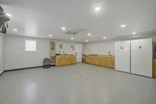 2469 Parkwood Ln, Des Plaines, IL 60018 - Photo 19