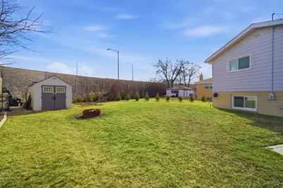 2469 Parkwood Lane, Des Plaines, IL 60018 - Photo 21