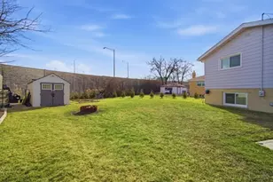 2469 Parkwood Ln, Des Plaines, IL 60018 - Photo 21