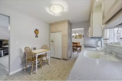 344 Sycamore Drive, Naperville, IL 60540 - Photo 13