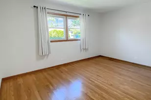 2242 Eastview Dr, Des Plaines, IL 60018 - Photo 9