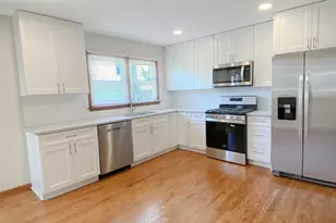 2242 Eastview Dr, Des Plaines, IL 60018 - Photo 3