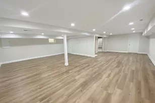 2242 Eastview Dr, Des Plaines, IL 60018 - Photo 11